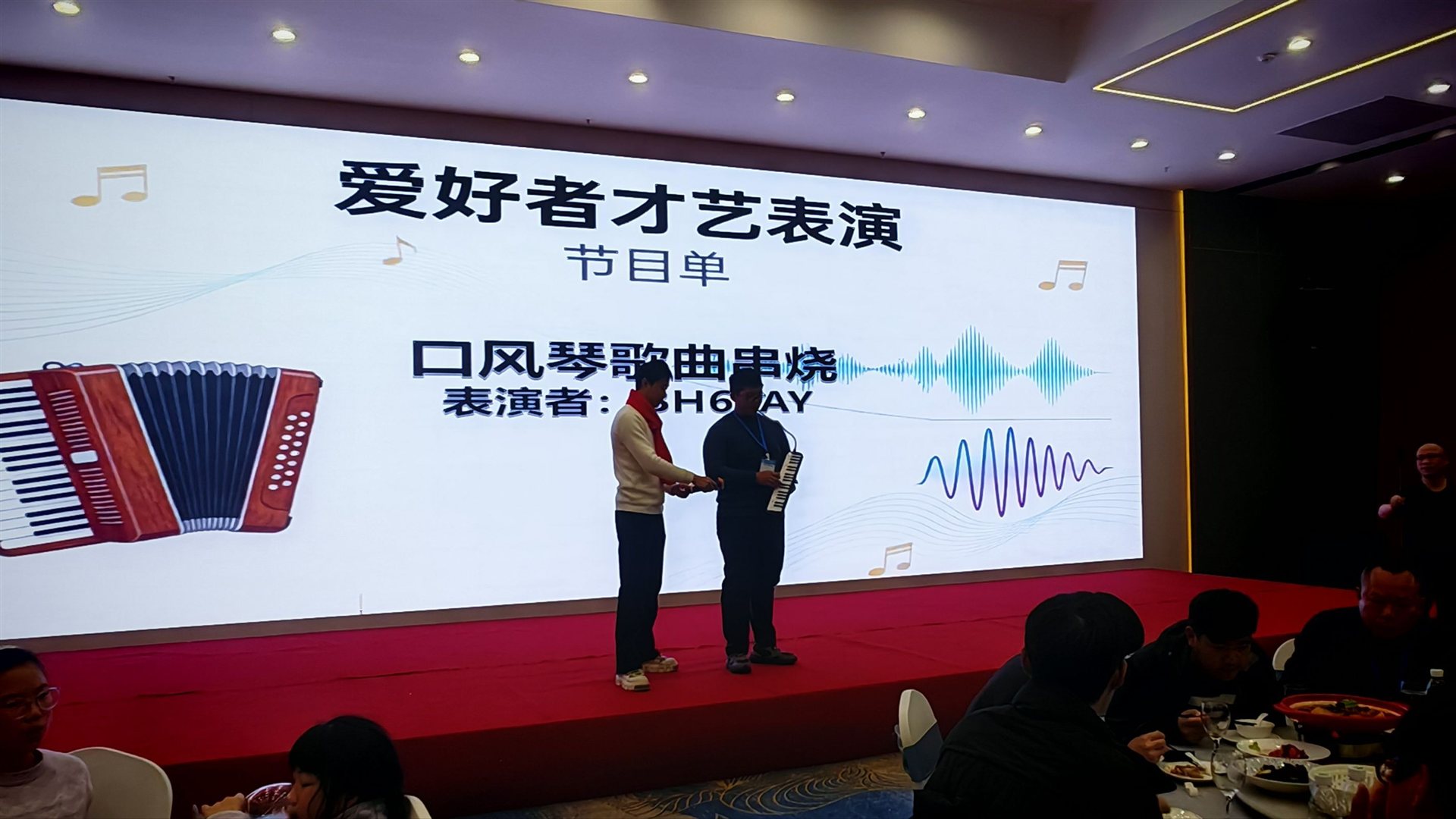 业余无线电操作技术能力验证考试现场协会旗帜合影
